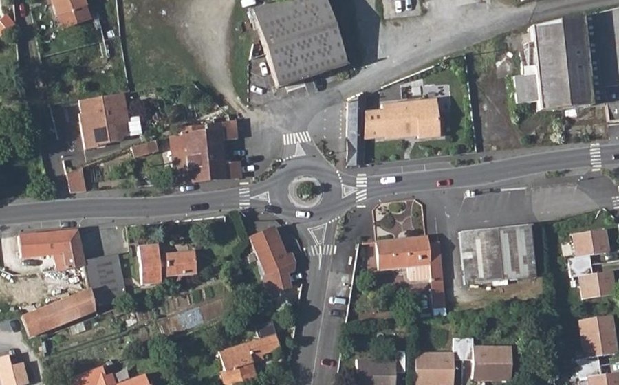 Vue aérienne du Rond-point anonyme n°77429426