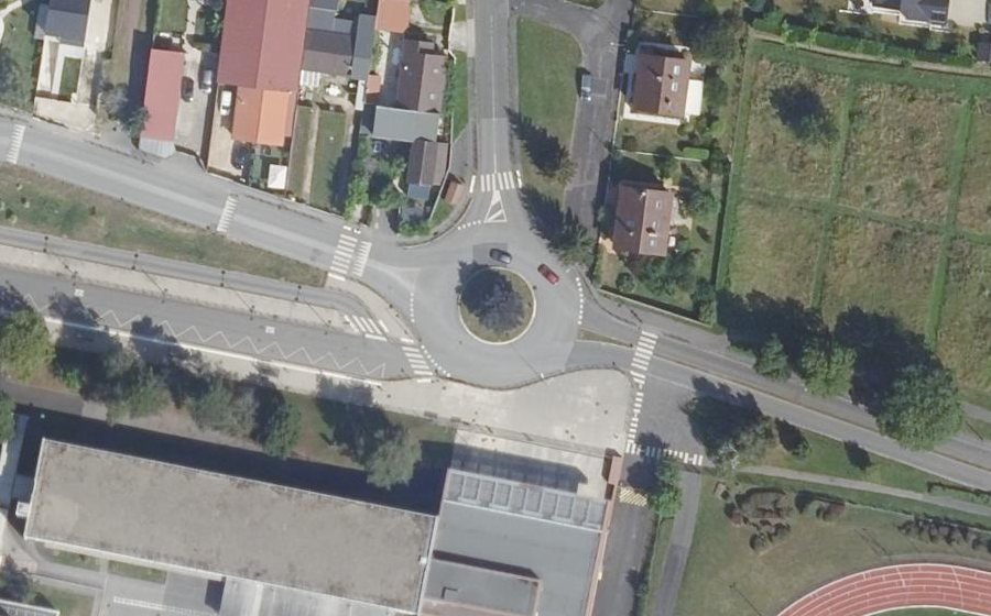 Vue aérienne du Rond-point anonyme n°77492177