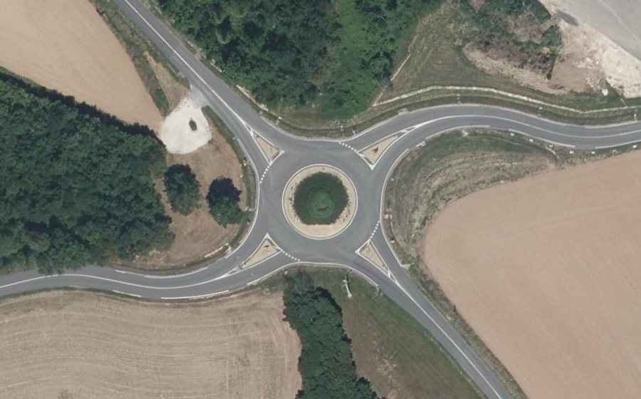 Vue aérienne du Rond-point anonyme n°775011362