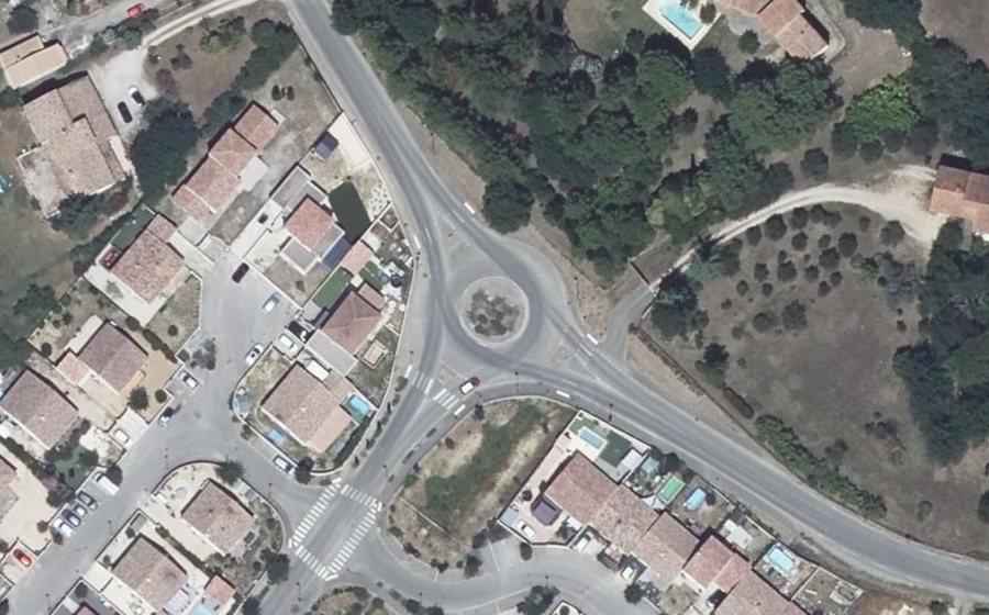 Vue aérienne du Rond-point anonyme n°775062259