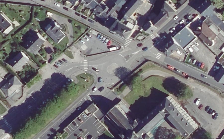 Vue aérienne du Rond-point anonyme n°77511073