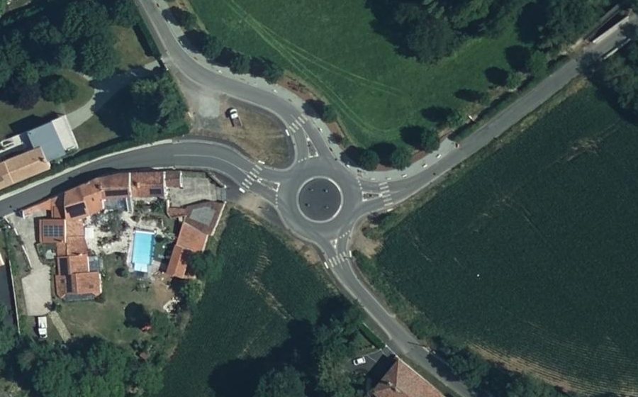Vue aérienne du Rond-point anonyme n°775213743