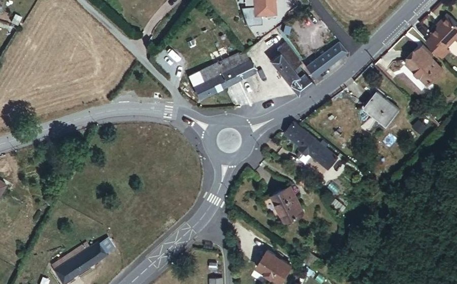 Vue aérienne du Rond-point anonyme n°775230039