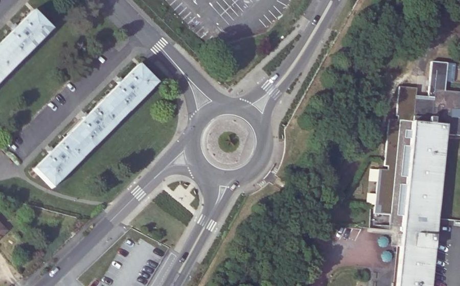 Vue aérienne du Rond-point anonyme n°775246458
