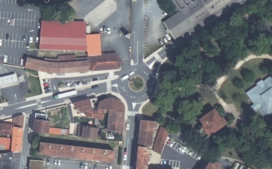 Vue aérienne du Rond-point anonyme n°77531047