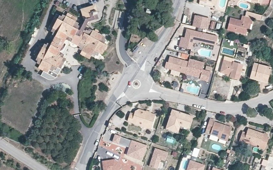 Vue aérienne du Rond-point anonyme n°775438643