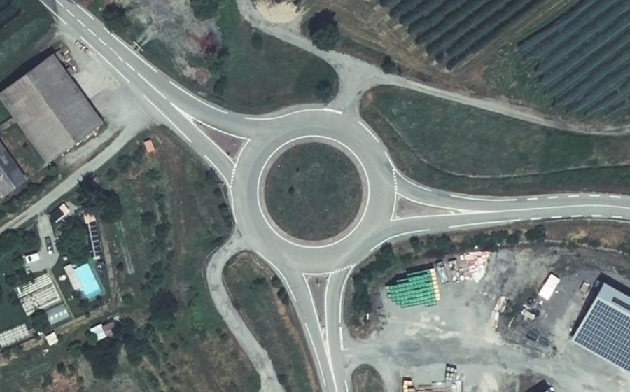 Vue aérienne du Rond-point anonyme n°77553291