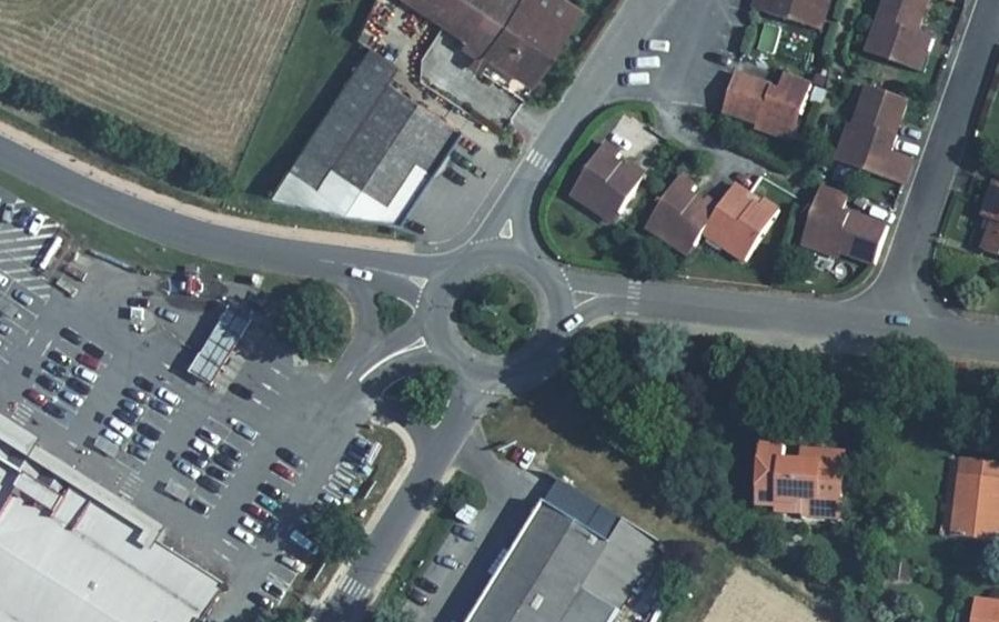 Vue aérienne du Rond-point anonyme n°77553690