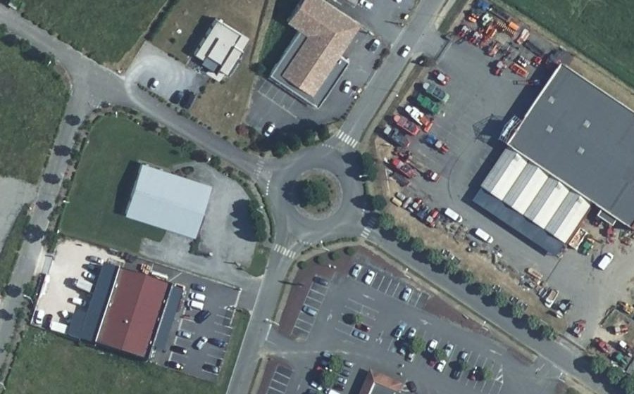 Vue aérienne du Rond-point anonyme n°77553693