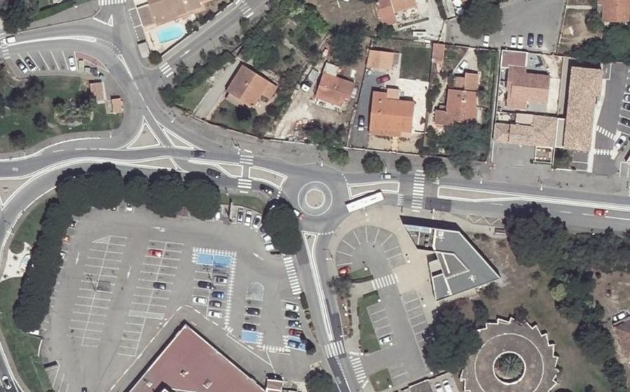 Vue aérienne du Rond-point anonyme n°775580388