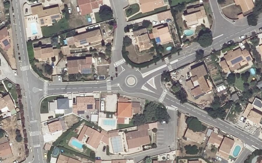 Vue aérienne du Rond-point anonyme n°775580394