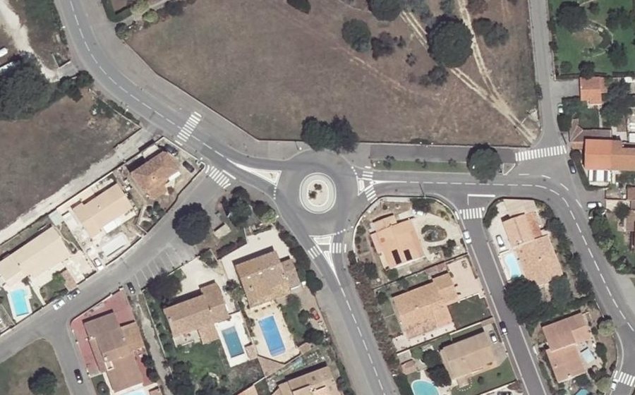 Vue aérienne du Rond-point anonyme n°775580396