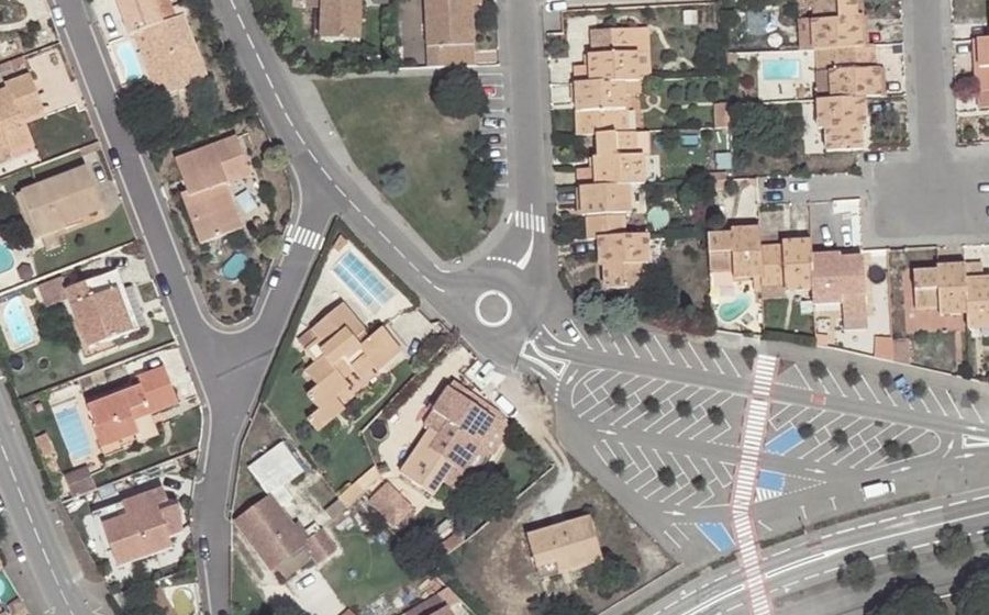 Vue aérienne du Rond-point anonyme n°775580402