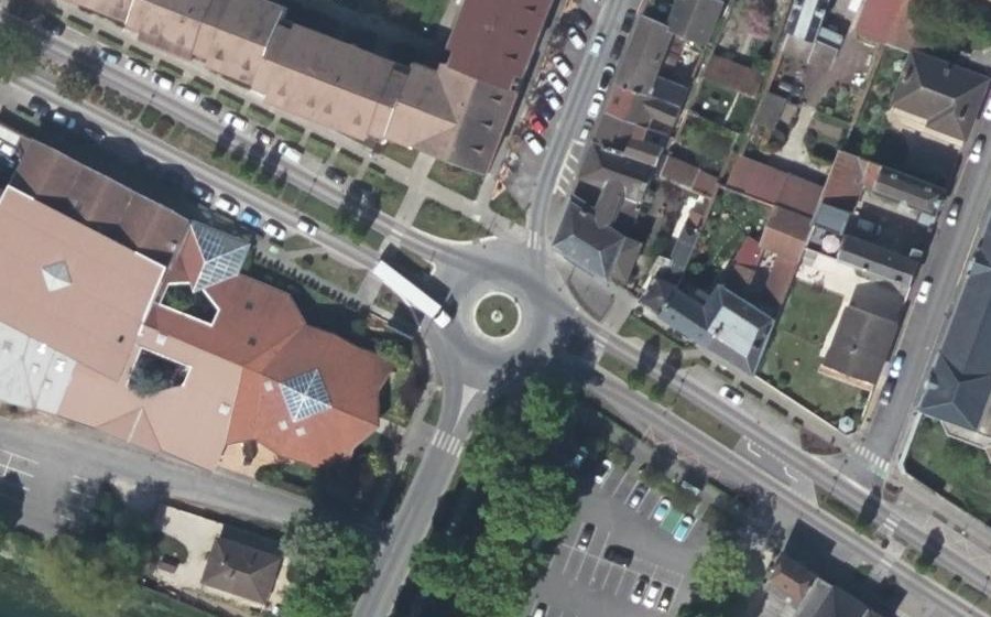 Vue aérienne du Rond-point anonyme n°775794658