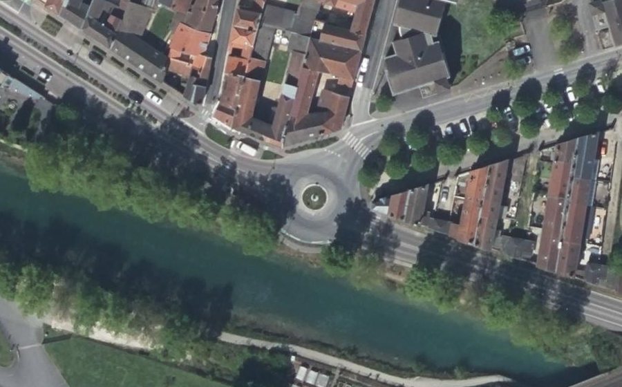 Vue aérienne du Rond-point anonyme n°775795602