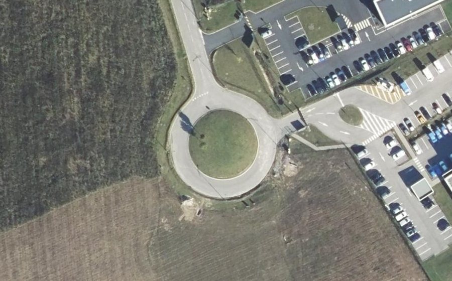 Vue aérienne du Rond-point anonyme n°776045309