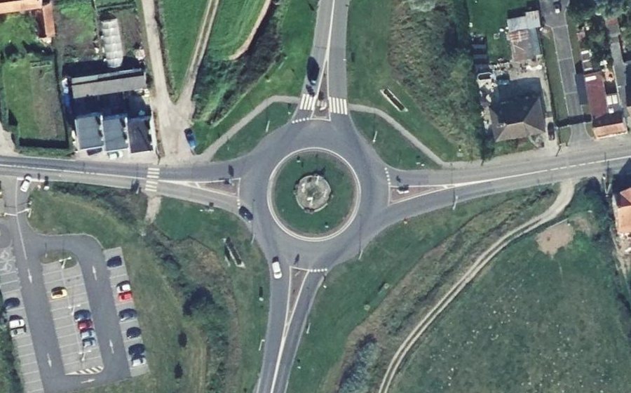 Vue aérienne du Rond-point anonyme n°77609319