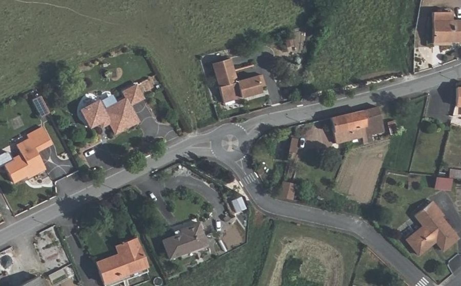 Vue aérienne du Rond-point anonyme n°77616976