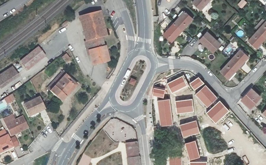 Vue aérienne du Rond-point anonyme n°776259356