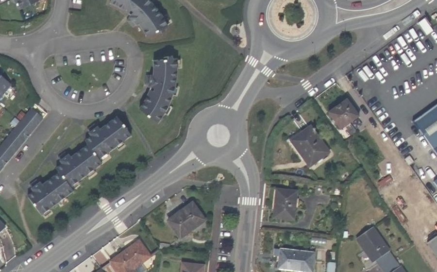 Vue aérienne du Rond-point anonyme n°77630118