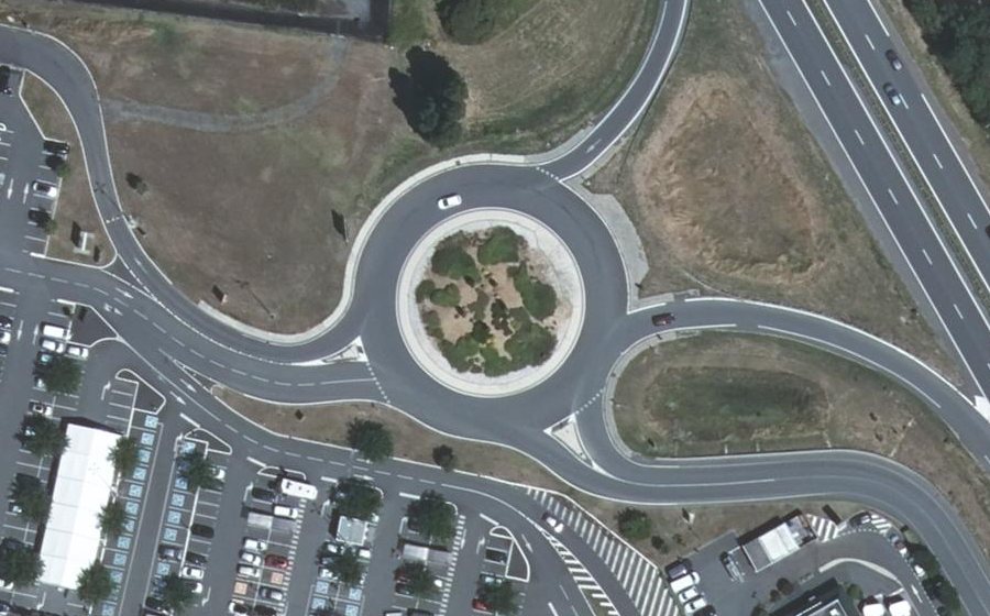Vue aérienne du Rond-point anonyme n°776552068