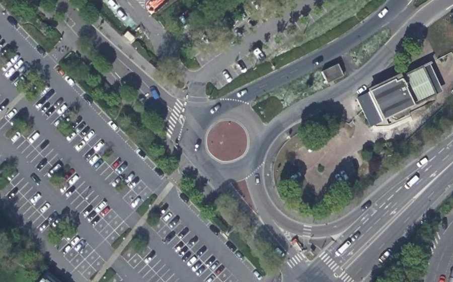 Vue aérienne du Rond-point anonyme n°776750462