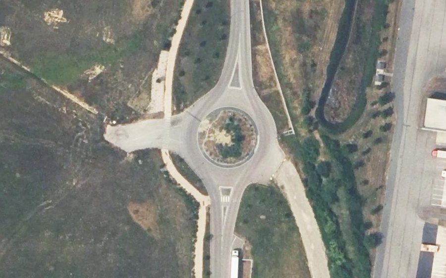 Vue aérienne du Rond-point anonyme n°776834908