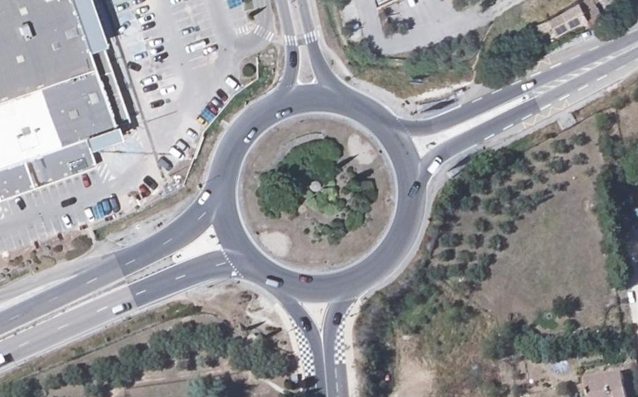Vue aérienne du Rond-point anonyme n°776922930