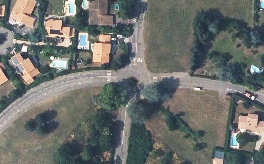 Vue aérienne du Rond-point anonyme n°77728085