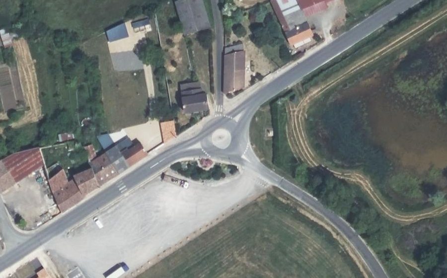 Vue aérienne du Rond-point anonyme n°777294168