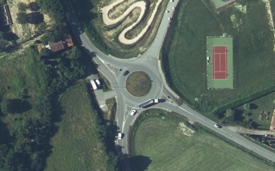 Vue aérienne du Rond-point anonyme n°777367066