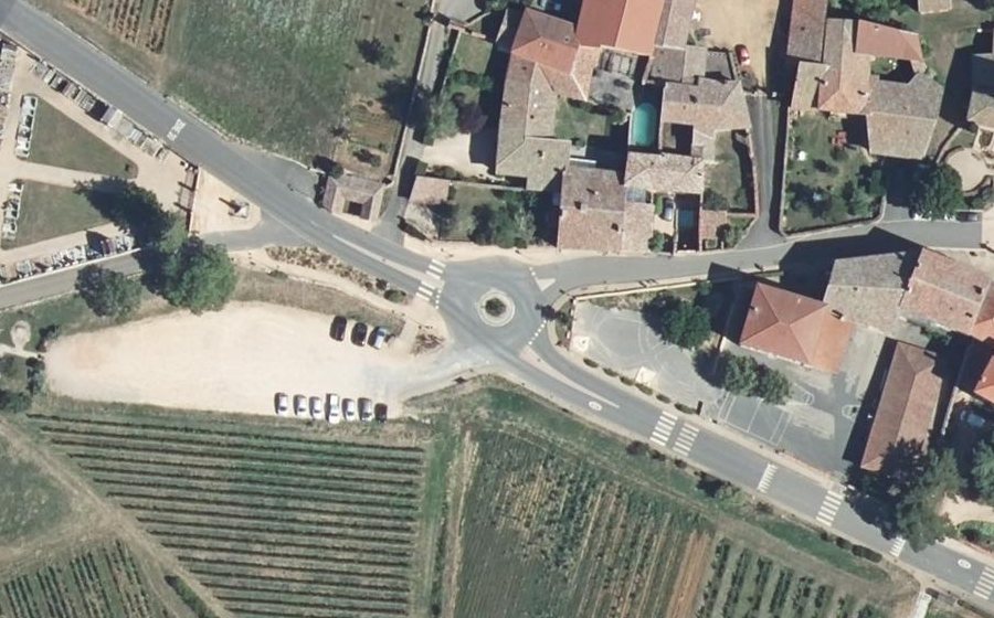 Vue aérienne du Rond-point anonyme n°777819086