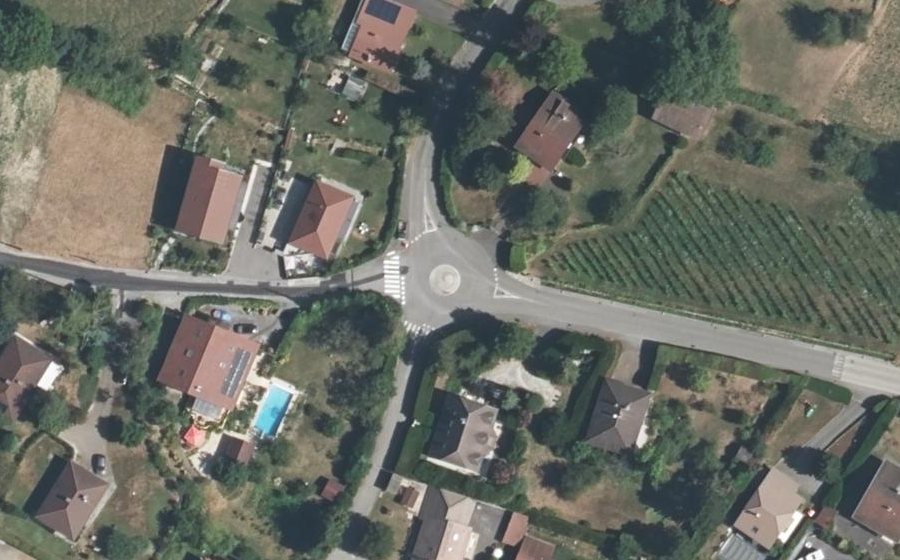 Vue aérienne du Rond-point anonyme n°777963226