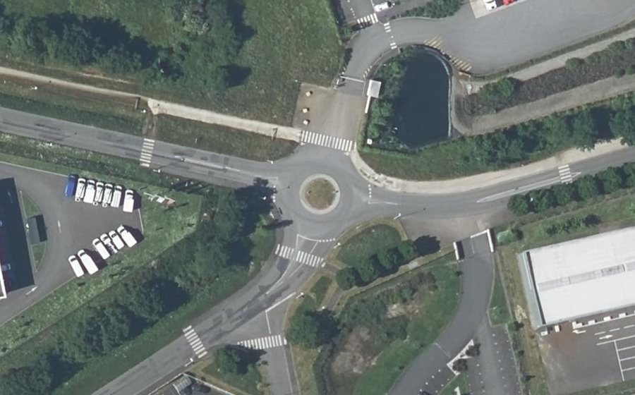 Vue aérienne du Rond-point anonyme n°778058046