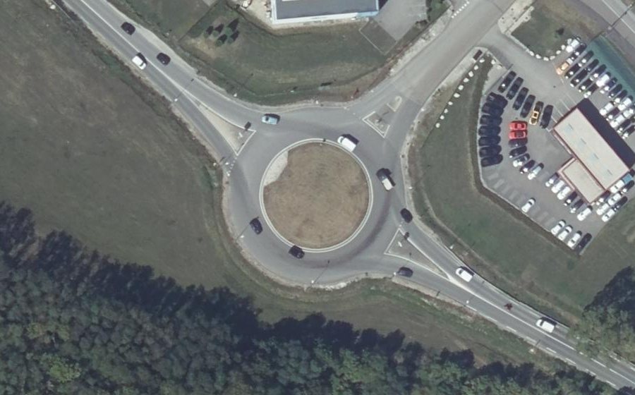 Vue aérienne du Rond-point anonyme n°77809241