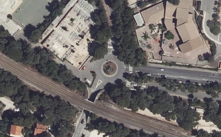 Vue aérienne du Rond-point anonyme n°77811060
