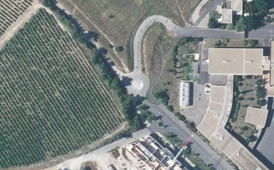 Vue aérienne du Rond-point anonyme n°778502600