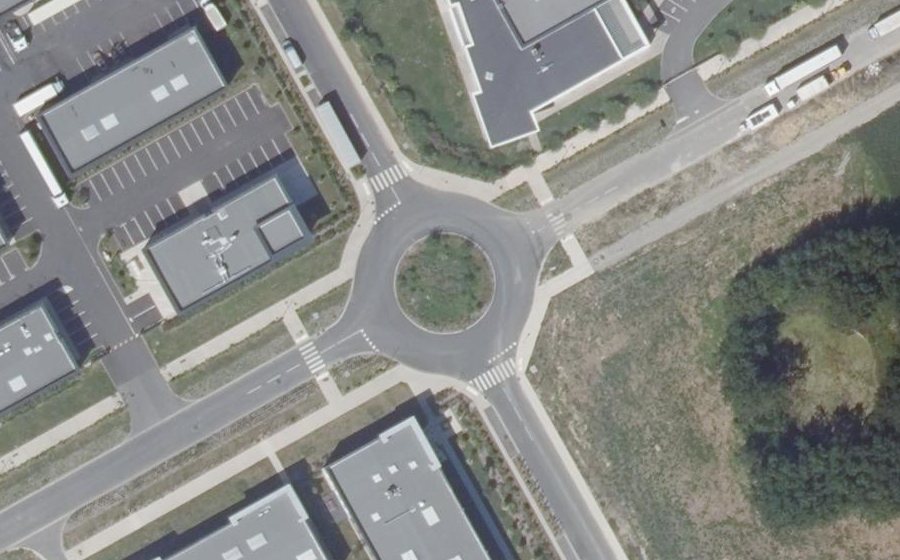 Vue aérienne du Rond-point anonyme n°778565150