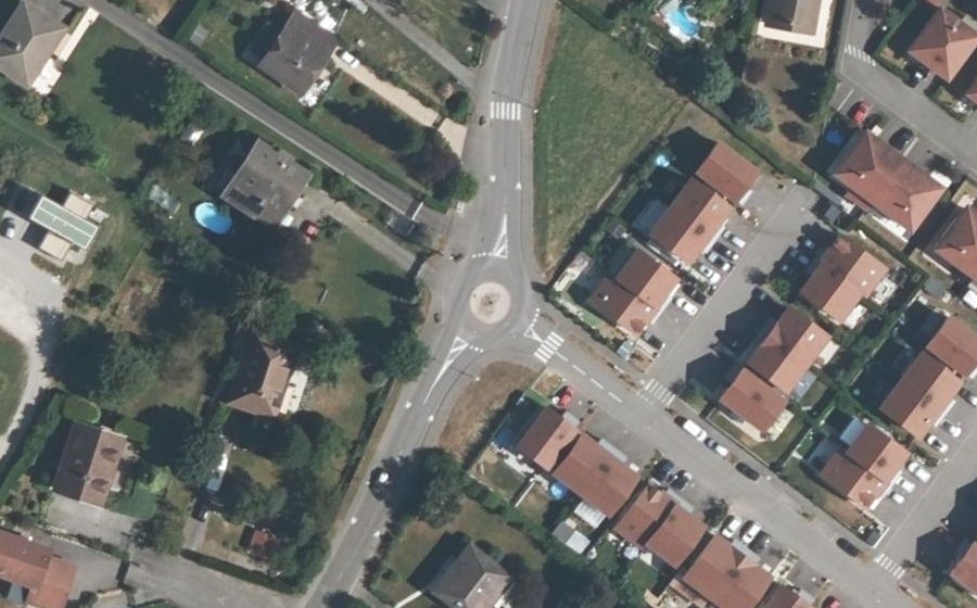 Vue aérienne du Rond-point anonyme n°778617396