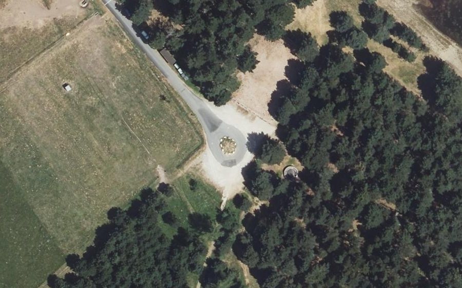 Vue aérienne du Rond-point anonyme n°77867077