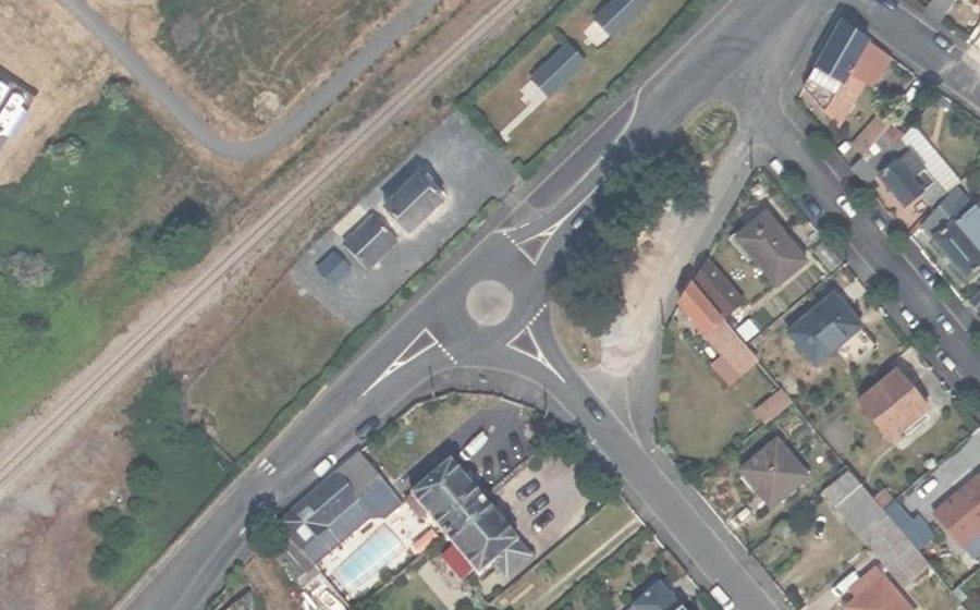 Vue aérienne du Rond-point anonyme n°778823311