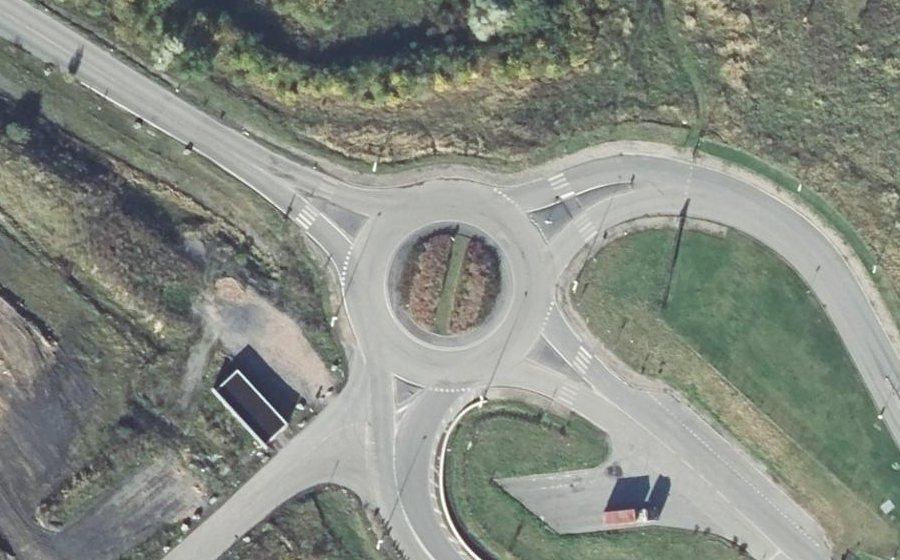 Vue aérienne du Rond-point anonyme n°778881995