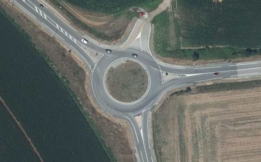 Vue aérienne du Rond-point anonyme n°77903089
