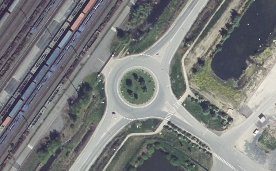 Vue aérienne du Rond-point anonyme n°779049914