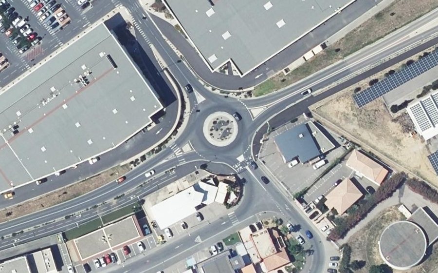 Vue aérienne du Rond-point anonyme n°779050493