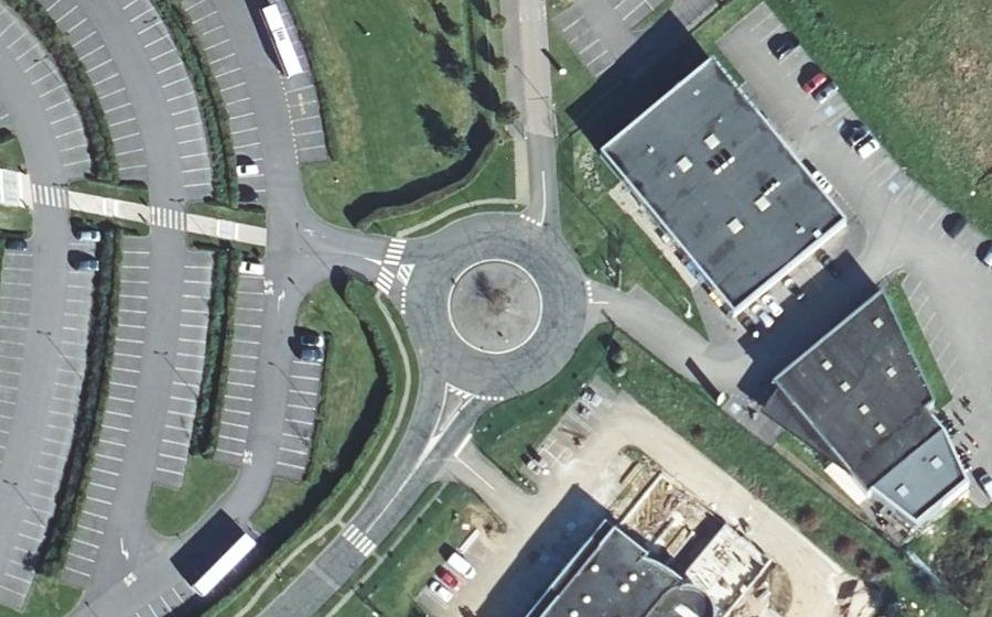 Vue aérienne du Rond-point anonyme n°779575732
