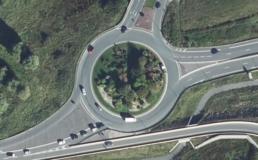 Vue aérienne du Rond-point anonyme n°779575740