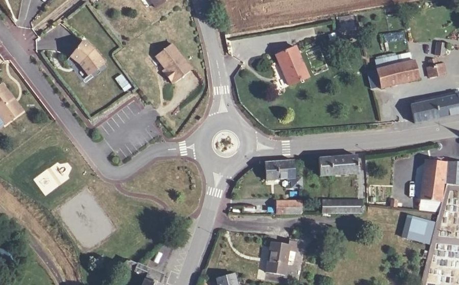Vue aérienne du Rond-point anonyme n°779595018