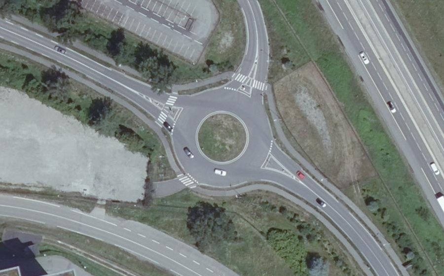 Vue aérienne du Rond-point anonyme n°779711753