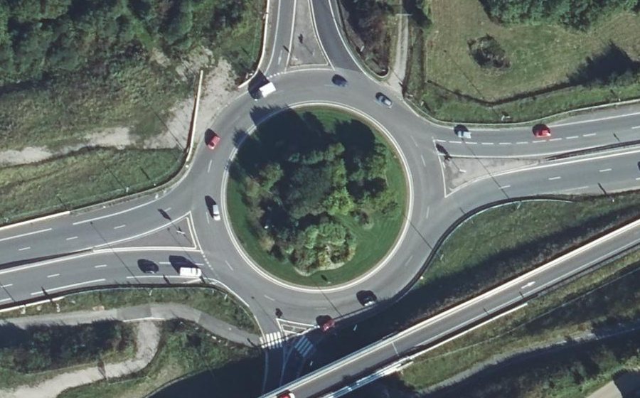 Vue aérienne du Rond-point anonyme n°779720745